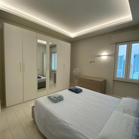 Casa Dante: Oneglia Centro-Marina-Spiagge Apartment Imperia Bagian luar foto