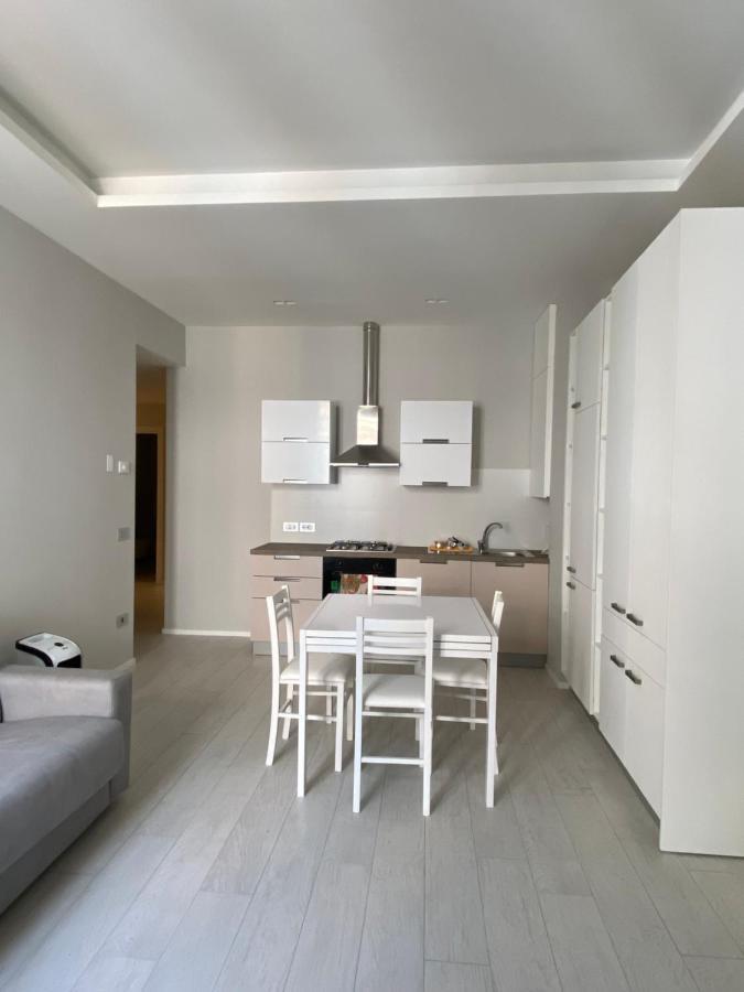 Casa Dante: Oneglia Centro-Marina-Spiagge Apartment Imperia Bagian luar foto