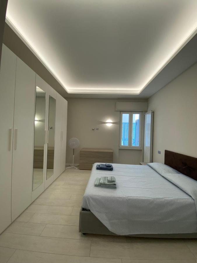 Casa Dante: Oneglia Centro-Marina-Spiagge Apartment Imperia Bagian luar foto