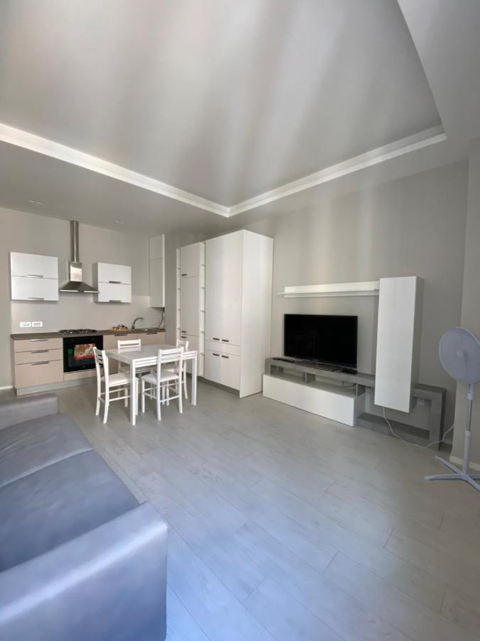 Casa Dante: Oneglia Centro-Marina-Spiagge Apartment Imperia Bagian luar foto