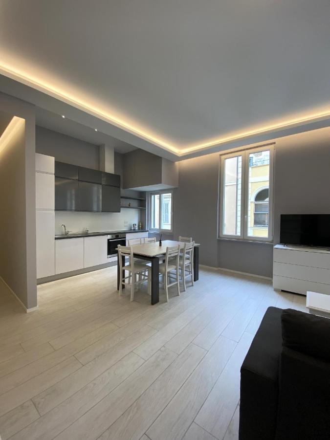 Casa Dante: Oneglia Centro-Marina-Spiagge Apartment Imperia Bagian luar foto