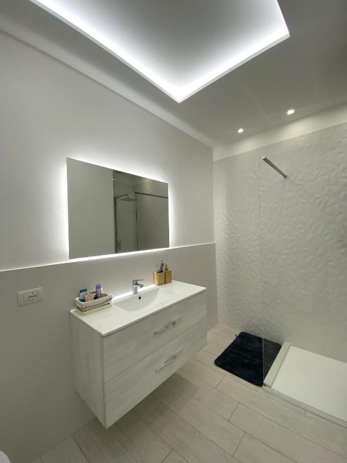 Casa Dante: Oneglia Centro-Marina-Spiagge Apartment Imperia Bagian luar foto