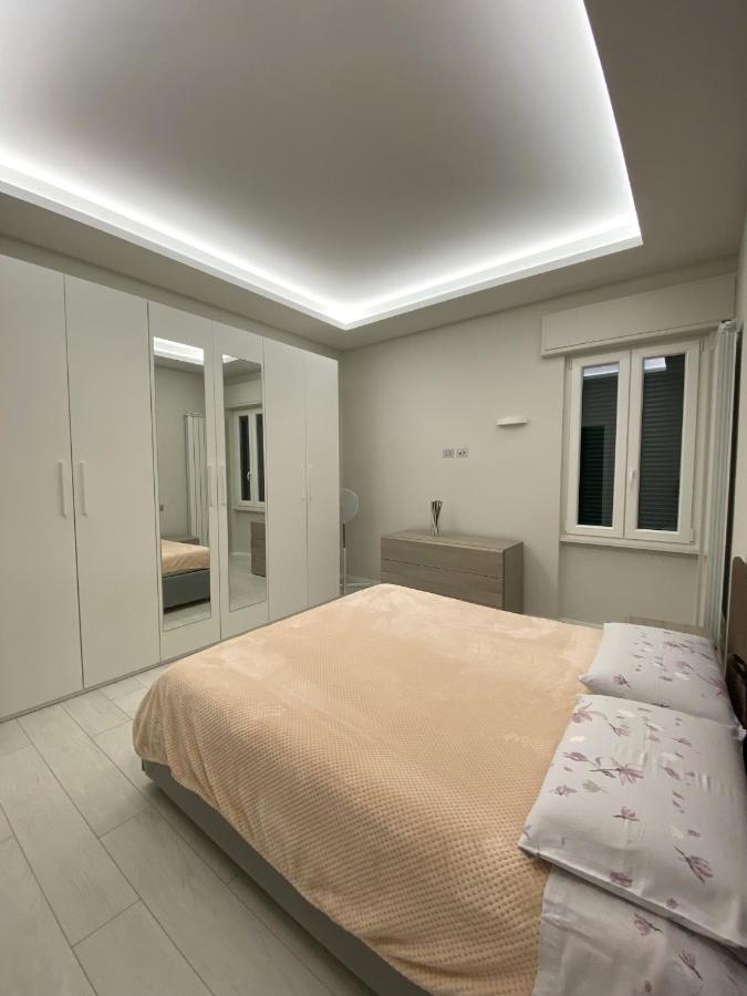 Casa Dante: Oneglia Centro-Marina-Spiagge Apartment Imperia Bagian luar foto