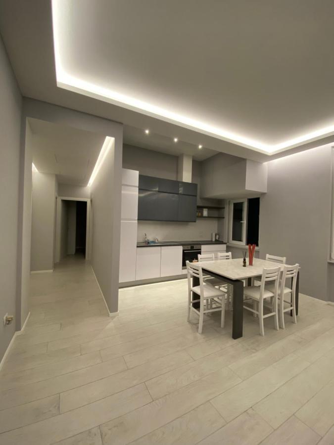 Casa Dante: Oneglia Centro-Marina-Spiagge Apartment Imperia Bagian luar foto