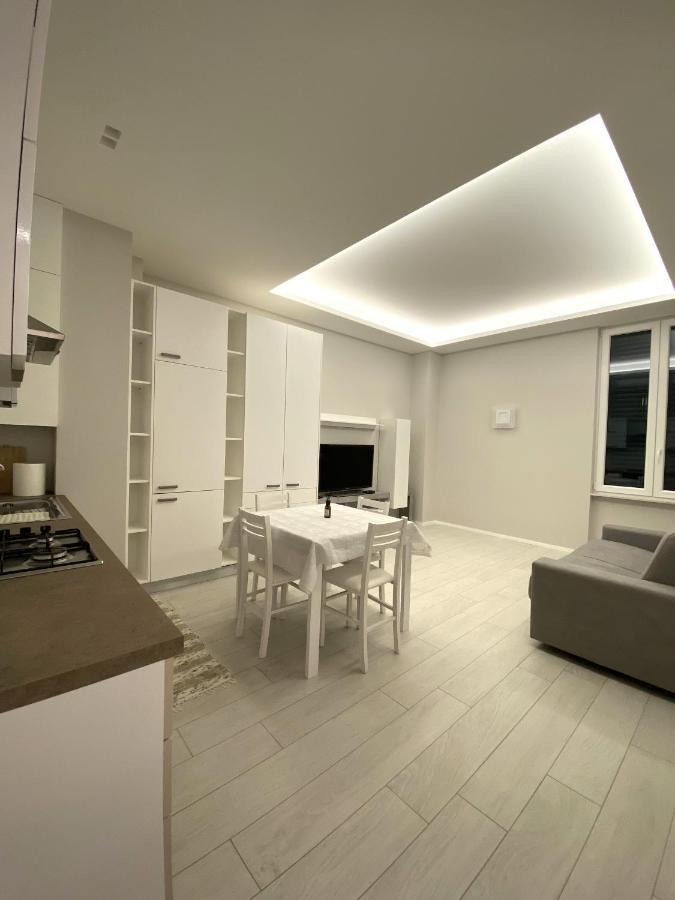 Casa Dante: Oneglia Centro-Marina-Spiagge Apartment Imperia Bagian luar foto
