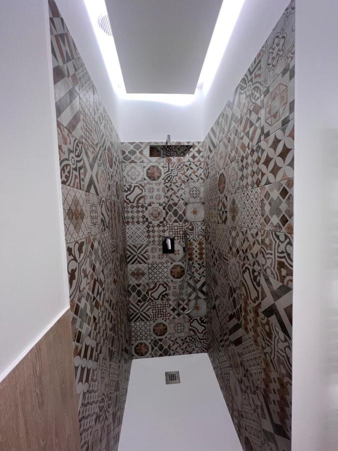 Casa Dante: Oneglia Centro-Marina-Spiagge Apartment Imperia Bagian luar foto