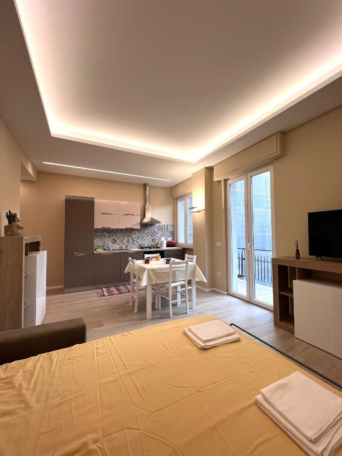 Casa Dante: Oneglia Centro-Marina-Spiagge Apartment Imperia Bagian luar foto