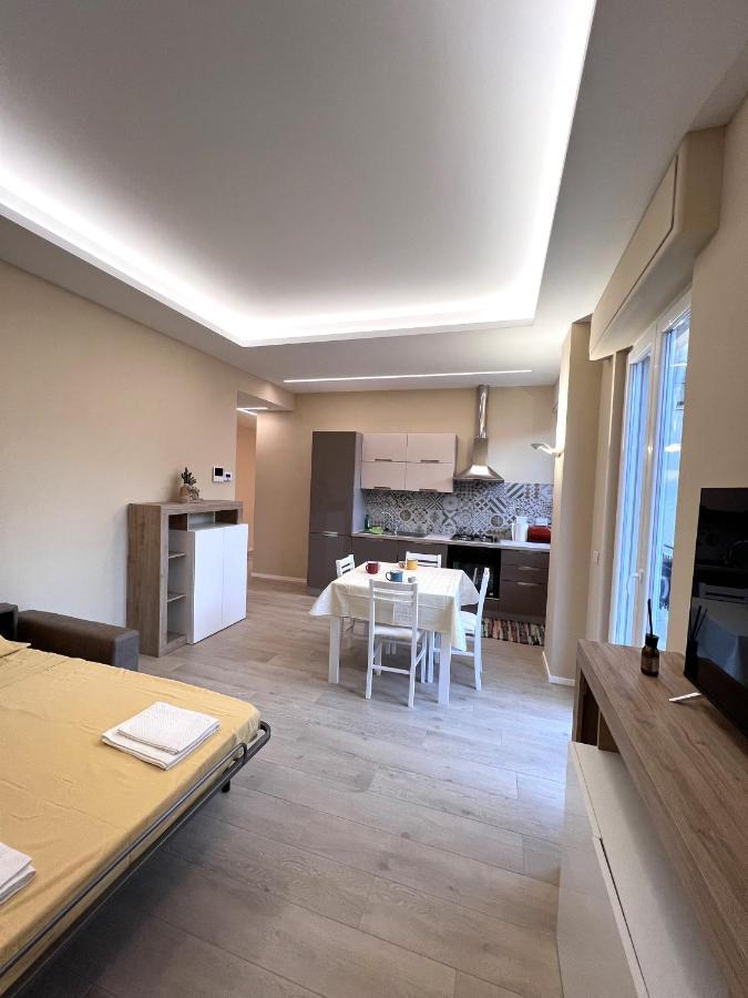 Casa Dante: Oneglia Centro-Marina-Spiagge Apartment Imperia Bagian luar foto