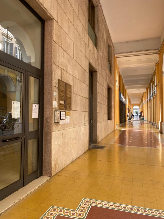 Casa Dante: Oneglia Centro-Marina-Spiagge Apartment Imperia Bagian luar foto