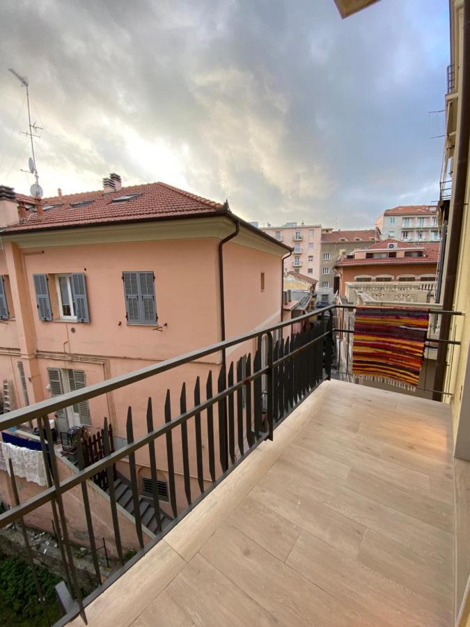 Casa Dante: Oneglia Centro-Marina-Spiagge Apartment Imperia Bagian luar foto